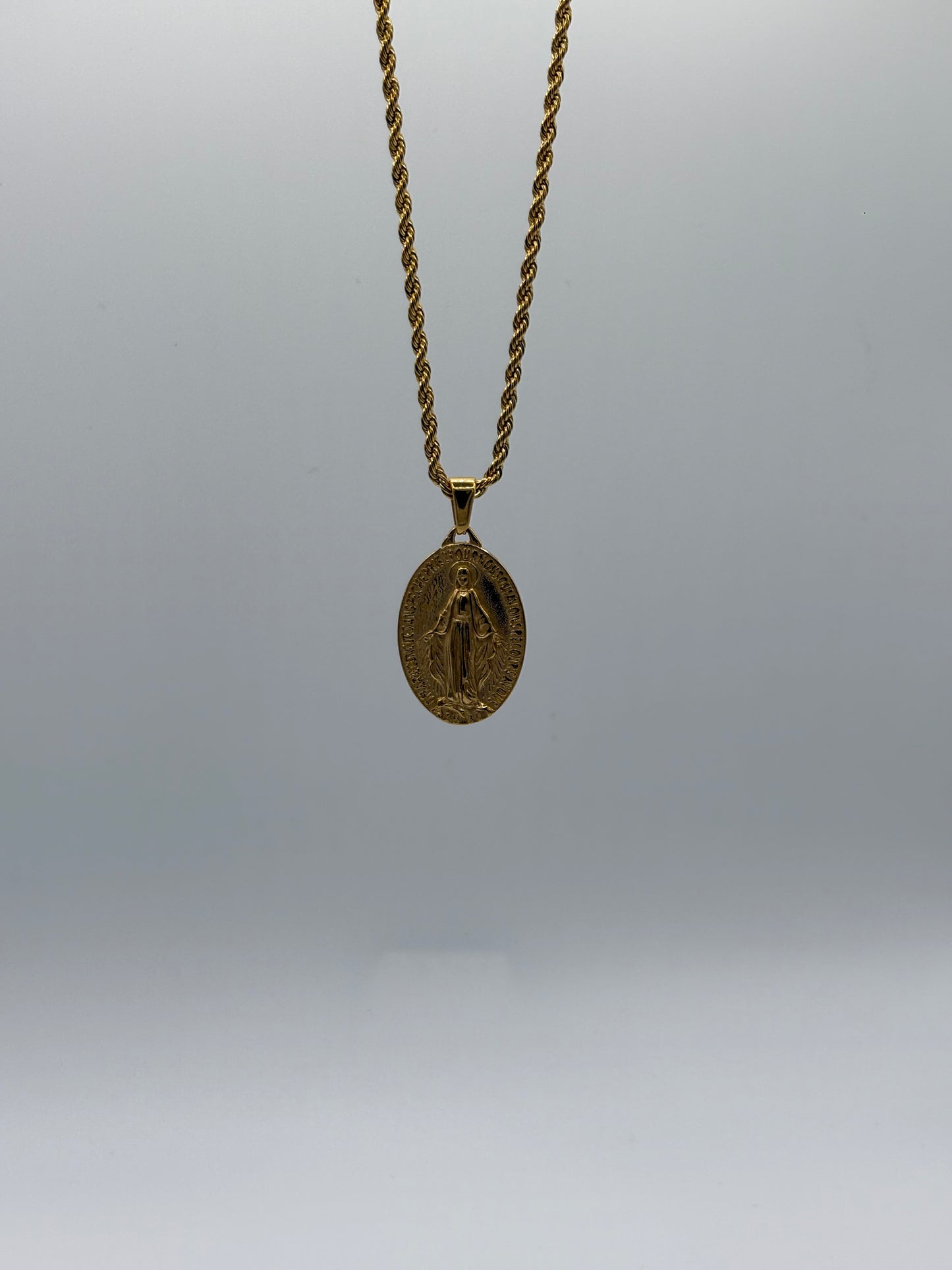 Santa María Medallion